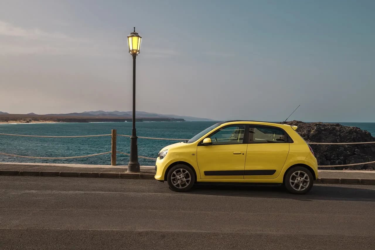 Mandat za parkowanie na chodniku - ile zapłacisz i jak uniknąć kary