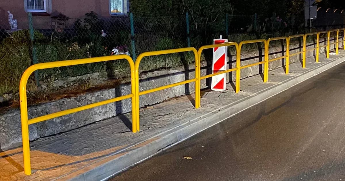 Chodnik jako atrapa rozwoju: krytyka inwestycji w infrastrukturę