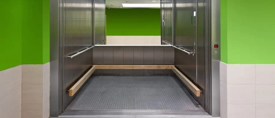 Bus z windą jakie uprawnienia? Sprawdź, co musisz wiedzieć o certyfikatach