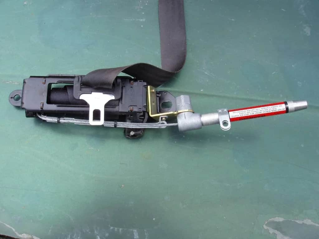 Jak odblokować pasy bezpieczeństwa w samochodzie - skuteczne metody