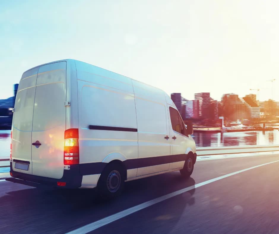 Ile bierze bus za kilometr? Odkryj ukryte koszty transportu w Polsce