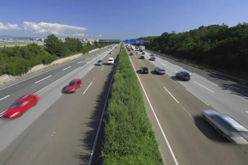 Jakie jest ograniczenie na autostradzie w Polsce? Sprawdź, aby uniknąć mandatu