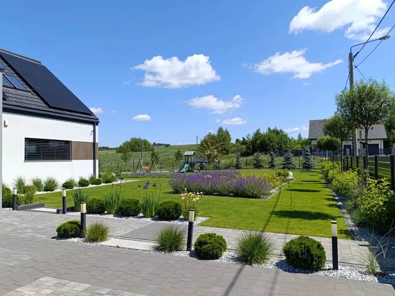 Jakie kwiaty wzdłuż chodnika - piękne rośliny, które ożywią przestrzeń