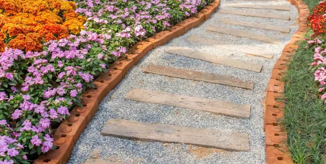 Jak zrobić chodnik w ogrodzie - proste kroki i materiały, które musisz znać