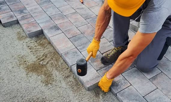 Ile kosztuje metr chodnika? Odkryj ukryte koszty i materiały