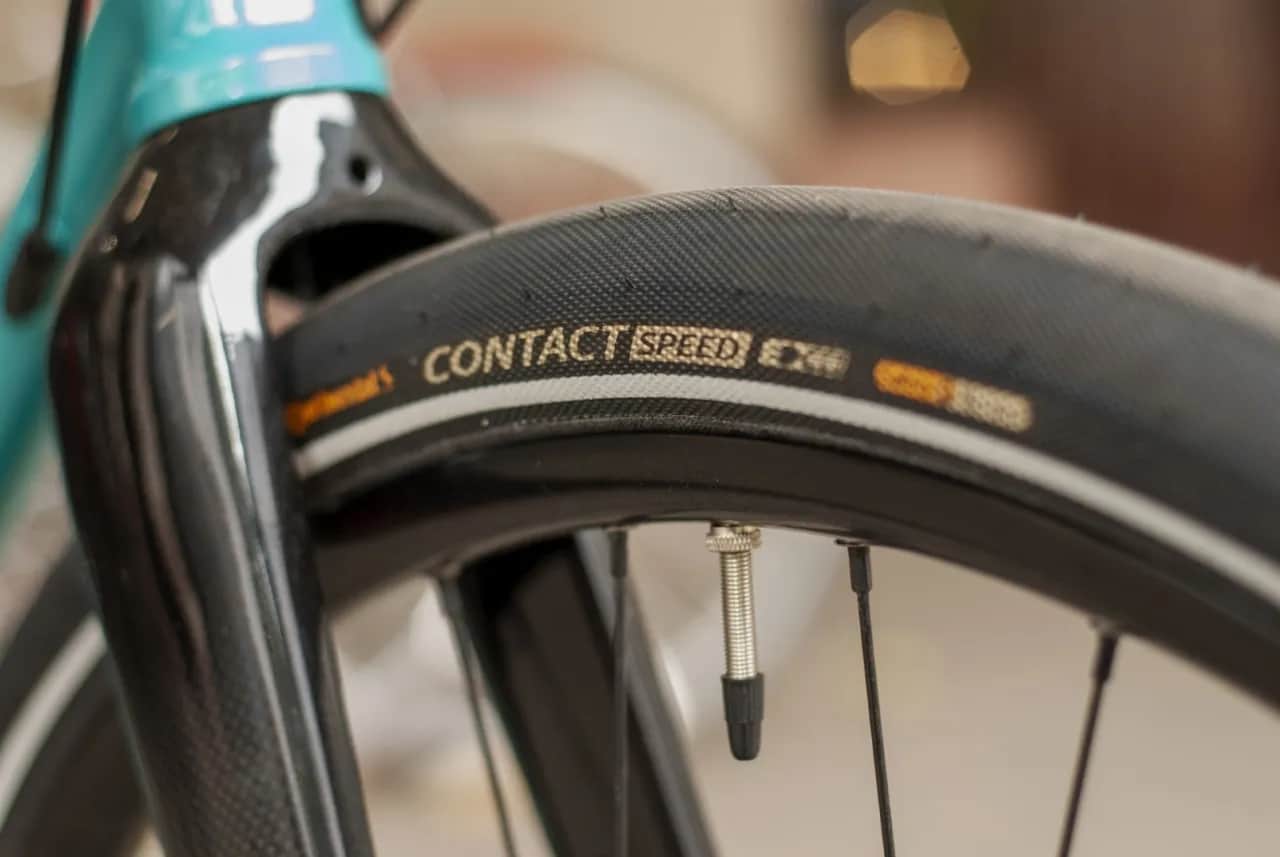 Jakie opony do gravela na asfalt - uniknij złych wyborów i ciesz się jazdą