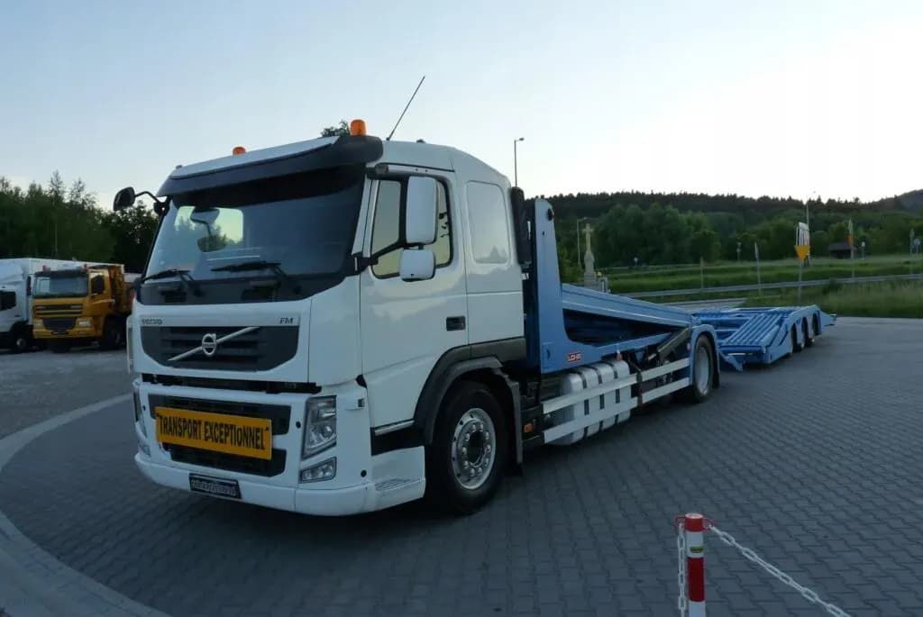 Ile można jechać autolawetą na autostradzie? Sprawdź, by uniknąć kar