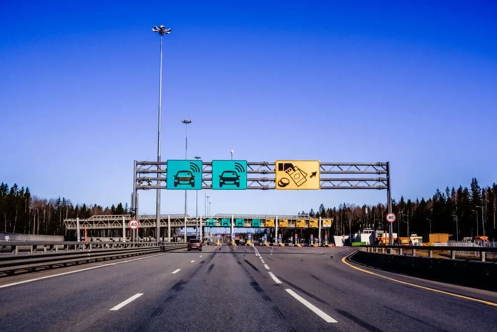 Czym płacić za autostrady w Polsce? Odkryj najtańsze metody płatności