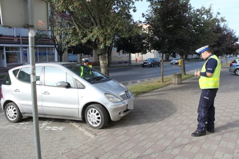 Jaki mandat za jazdę po chodniku? Sprawdź kary i konsekwencje