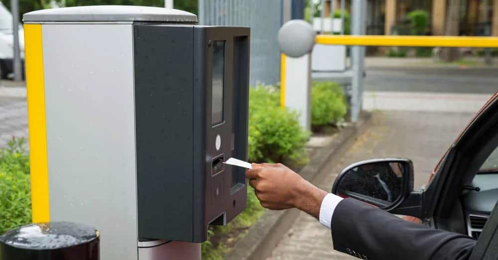 Jak prawidłowo księgować opłatę za przejazd autostradą w gofin